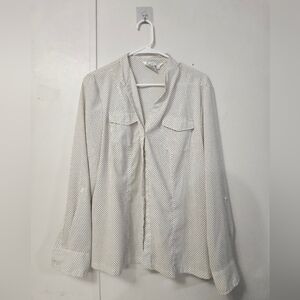 Como Stretch White Polka Dot Button Down Blouse!